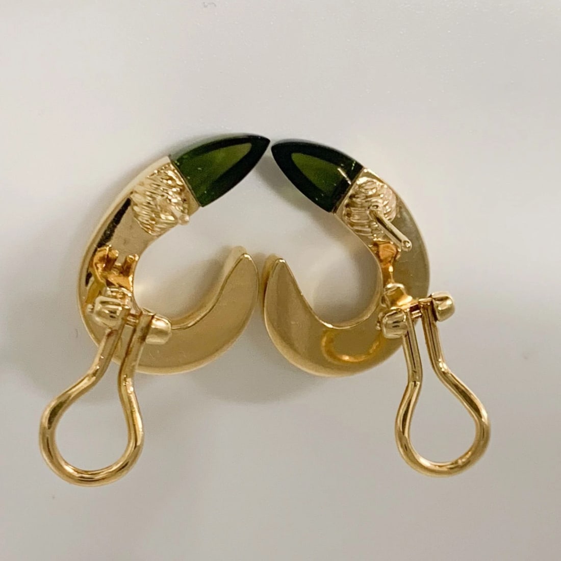 MANFREDI GREEN DIAMOND 18K YELLOW GOLD CLIP ON EARRINGS: Manfredi Green Diamond 18k Yellow Gold Clip On Earrings Brand: Manfredi Type: Earrings Material: 18k Yellow Gold Main Stone/Creation Natural Color: Yellow Size: . 24.6 × 16.3 mm / Approx. 1.0