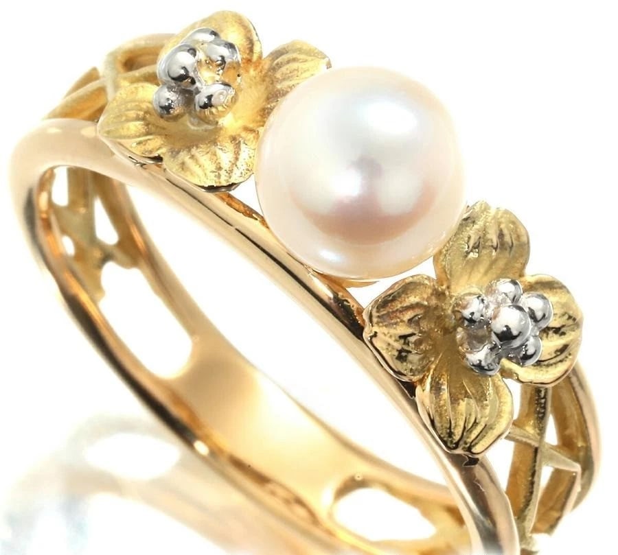 NOBUKO ISHIKAWA PEARL 18K YELLOW GOLD PT900 FLOWER RING: Nobuko Ishikawa Pearl 18k Yellow Gold PT900 Flower Ring Brand: Nobuko Ishikawa Type: Ring Material: 18k Yellow Gold Main Stone/Creation Pearl Color: Yellow, White Size: 6.75 US Accessories: