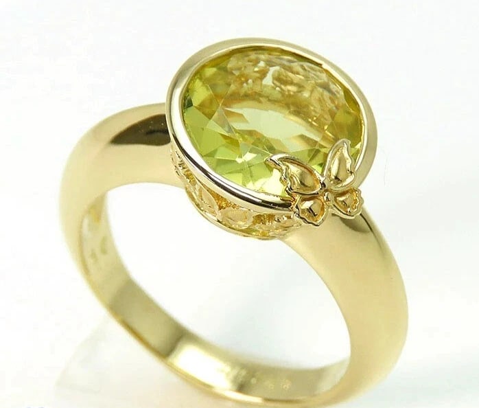 CARRERA Y CARRERA BUTTERFLY ON YELLOW QUARTZ RING: Carrera y Carrera Butterfly on Yellow Quartz Ring Brand: Carrera y Carrera Type: Ring Material: 18k Yellow Gold Main Stone/Creation Quartz Color: Yellow Size: 6.75 US Accessories: None Acc