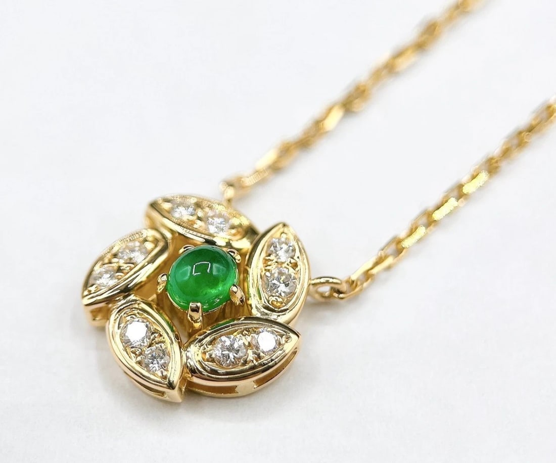 CHRISTIAN DIOR EMERALD DIAMOND 18K YELLOW GOLD NECKLACE PENDANT: Christian Dior Emerald Diamond 18k Yellow Gold Necklace Pendant Brand: Dior Type: Necklace Material: 18k Yellow Gold Main Stone/Creation Natural Color: Yellow Size: Chain Length: Approx. 39 cm