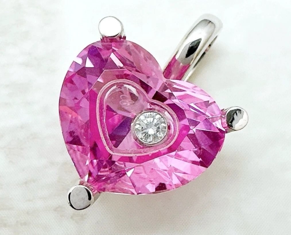 CHOPARD SO HAPPY DIAMOND HEART PENDANT NECKLACE CHARM: Chopard So Happy Diamond Heart Pendant Necklace Charm Brand: Chopard Type: Pendant Material: 18k White Gold Main Stone/Creation Natural Color: White Size: W12.2 × H17.0 mm (W0.48 × H0.67 in)