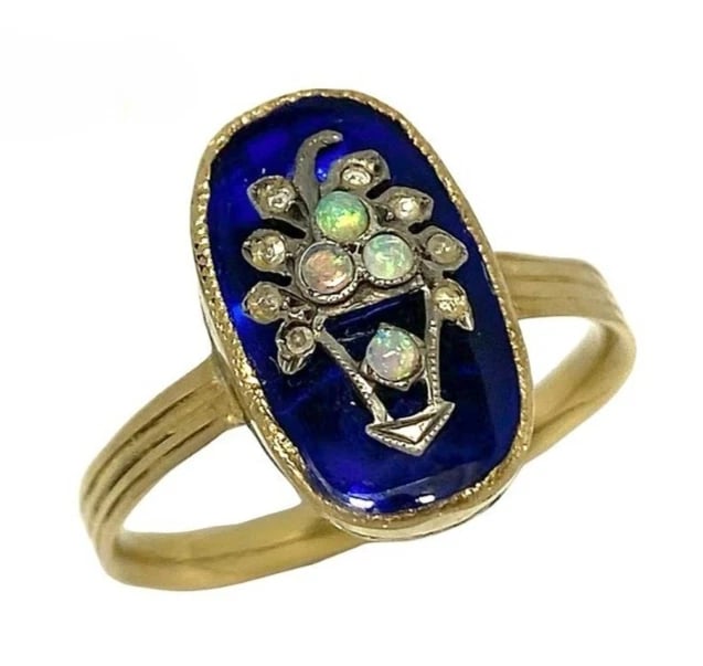 OPAL DIAMOND ROYAL BLUE SAPPHIRE 18K GOLD: Opal Diamond Royal Blue Sapphire 18k Gold Brand: Unbranded Type: Ring Material: 18k Yellow Gold Main Stone/Creation Natural Color: Multicolor Size: 7 US Accessories: None Accessories Notice: