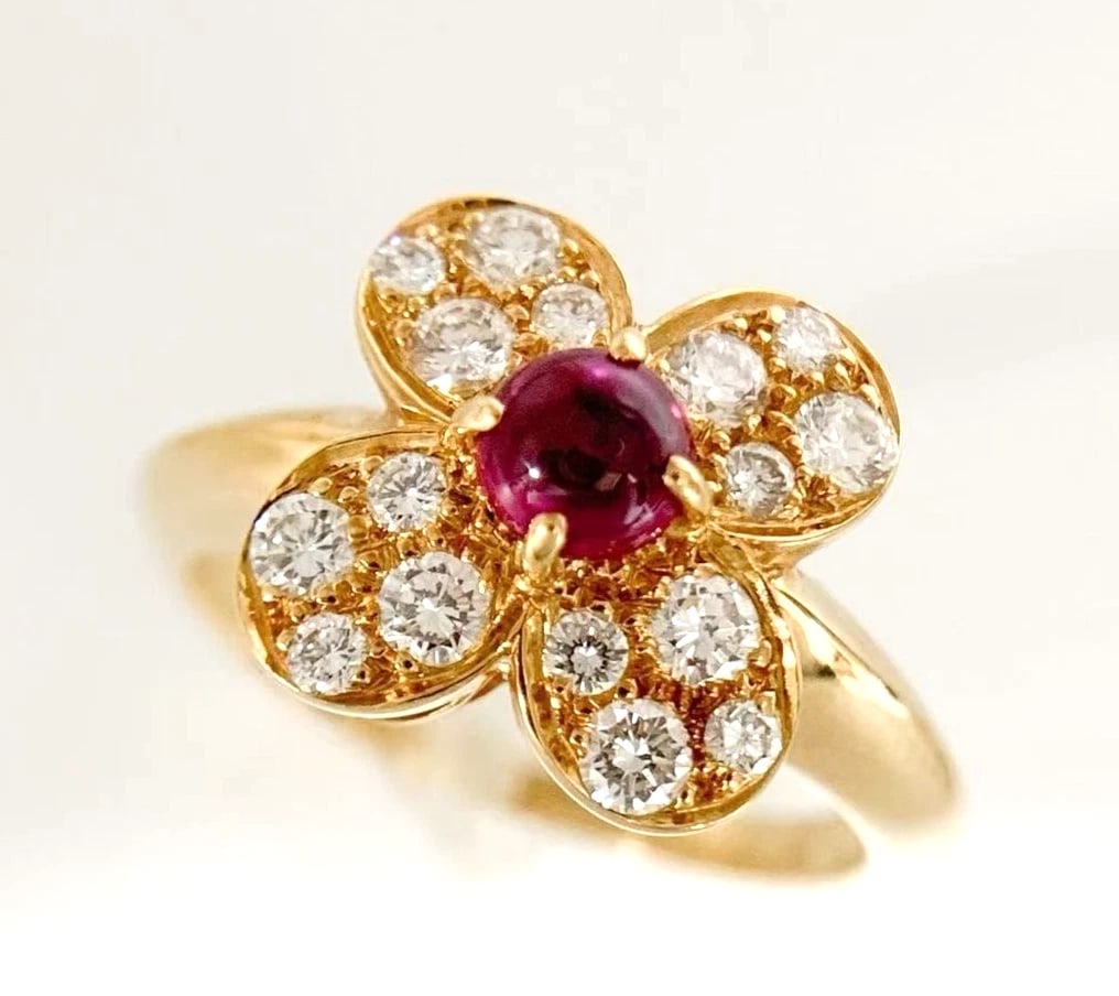 VAN CLEEF & ARPELS TREFLE RUBY DIAMOND RING - 2