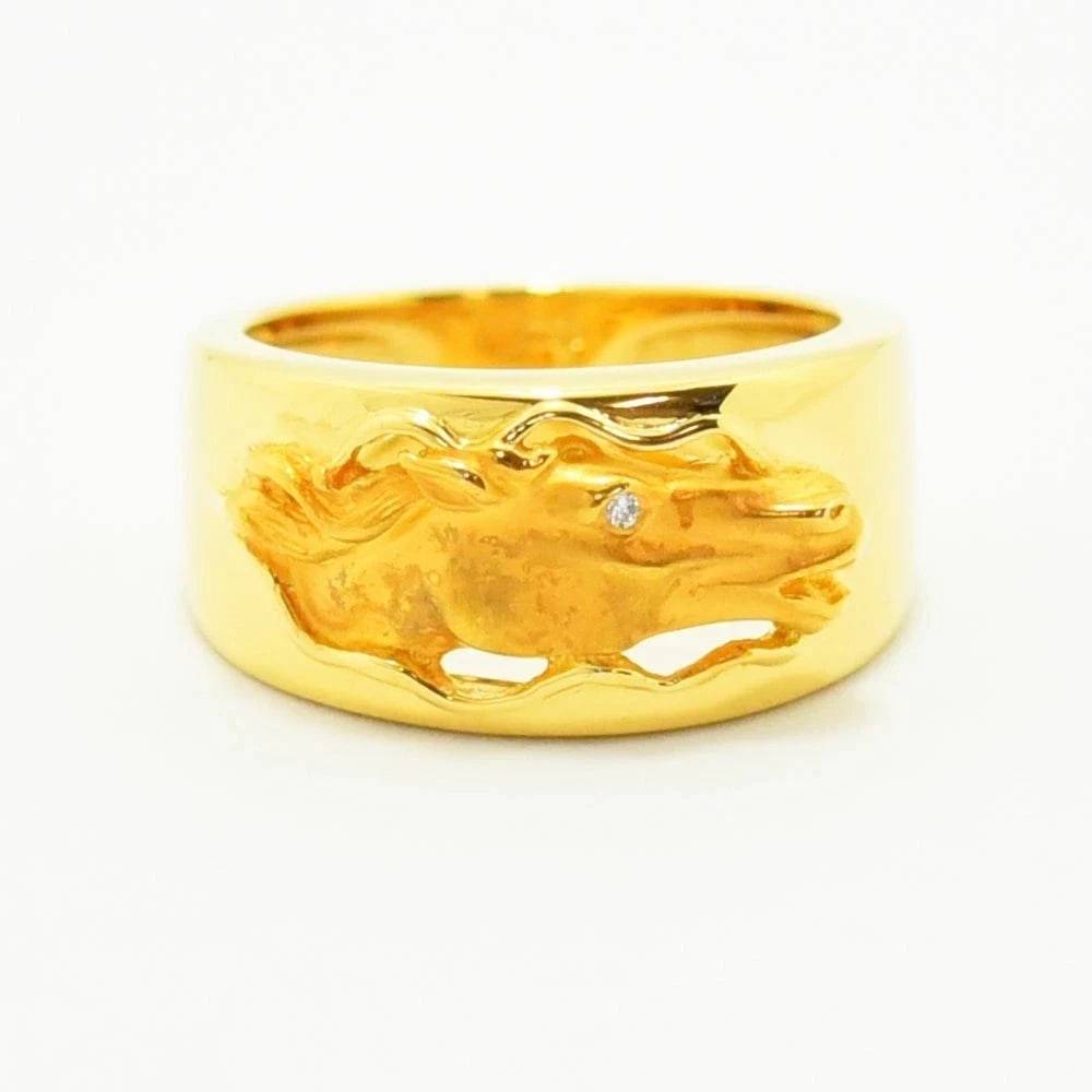 CARRERA Y CARRERA HORSE HEAD 18K YELLOW GOLD WIDE BAND RING: Carrera y Carrera Horse Head 18k Yellow Gold Wide Band Ring Brand: Carrera y Carrera Type: Ring Material: 18k Gold Main Stone/Creation Natural Color: Yellow Size: 6 US Accessories: None