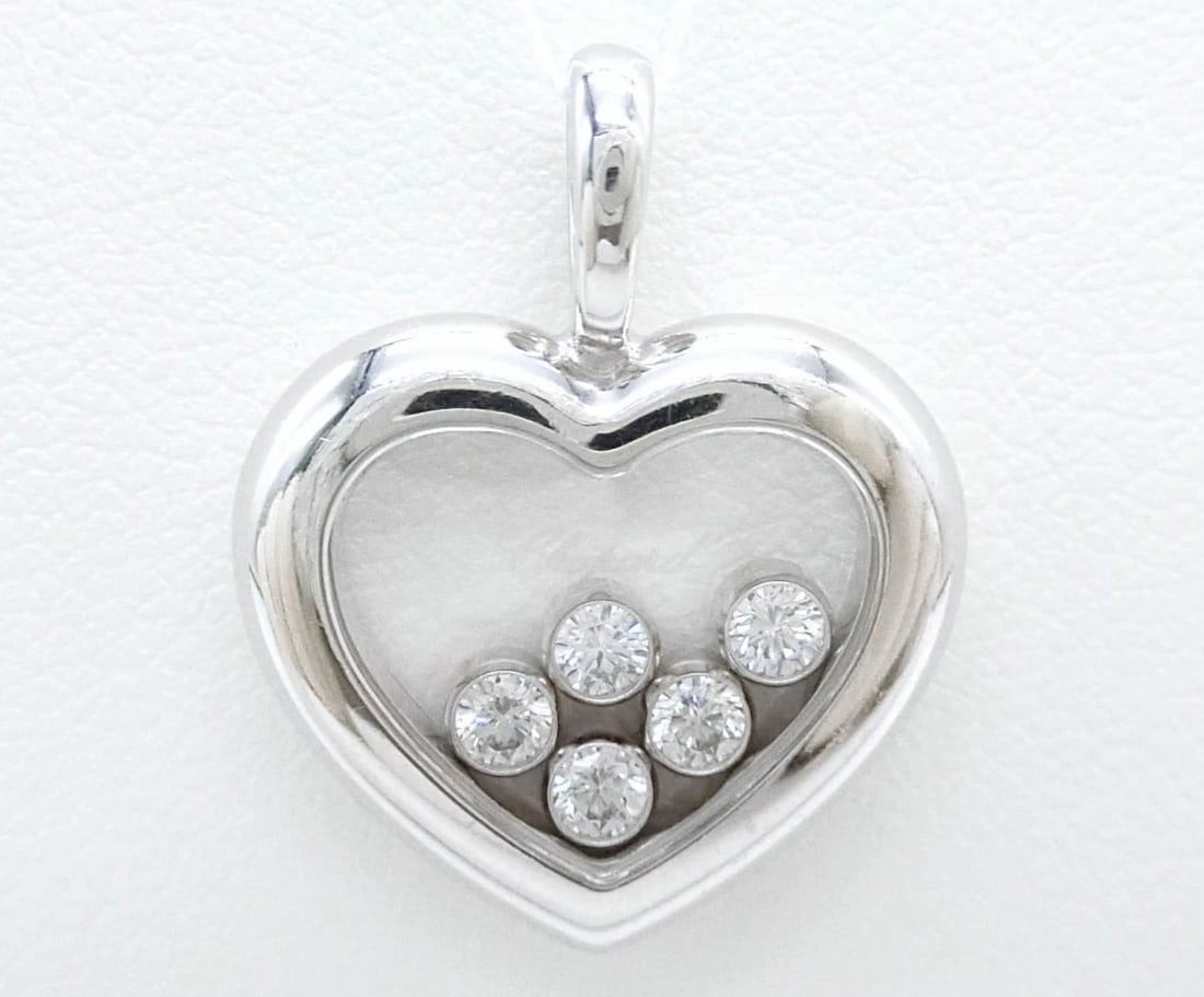 CHOPARD HAPPY DIAMONDS HEART PENDANT NECKLACE TOP CHARM: Chopard Happy Diamonds Heart Pendant Necklace Top Charm Brand: Chopard Type: Pendant Material: 18k White Gold Main Stone/Creation Natural Color: White Size: W16.5 × H20.5 × D5 mm (0.65 ×