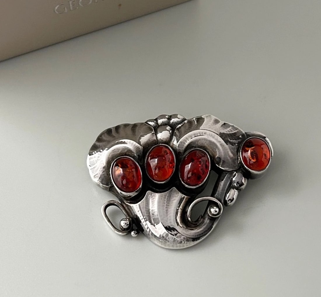 GEORG JENSEN AMBER BROOCH STERLING SILVER: Georg Jensen Amber Brooch Sterling SIlver Brand: Georg Jensen Type: Brooch Material: Sterling Silver 925 Main Stone/Creation Amber Color: Silver Size: W4.5 × H3.4 cm (approx. 1.77 × 1.34