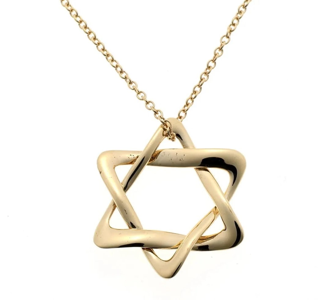 TIFFANY & CO ELSA PERETTI STAR OF DAVID 18K YELLOW GOLD NECKLACE: Tiffany & Co Elsa Peretti Star Of David 18k Yellow Gold Necklace Brand: Tiffany & Co. Type: Necklace Material: 18k Yellow Gold Color: Yellow Size: Chain Length: Approx. 60 cm / Approx. 23.6 in Top