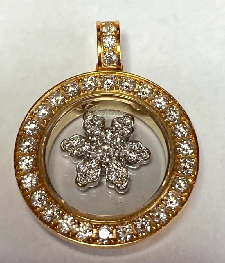 CHOPARD HAPPY DIAMONDS SNOWFLAKE 18K NECKLACE PENDANT: Chopard Happy Diamonds Snowflake 18k Necklace Pendant Brand: Chopard Type: Pendant Material: 18k Yellow Gold Main Stone/Creation Natural Color: Yellow Size: 17 mm / 0.67 inches Accessories: None