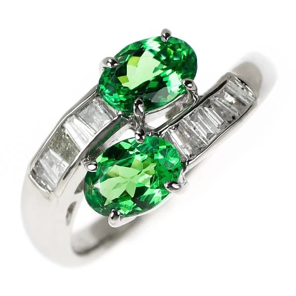 PT900 GREEN GARNET DIAMOND RING: Pt900 green garnet diamond ring Brand: None Type: Ring Material: Metal Purity 900 Metal Platinum Main Stone/Creation garnet Color: Platinum Size: 6 US Accessories: None Accessories Notice: