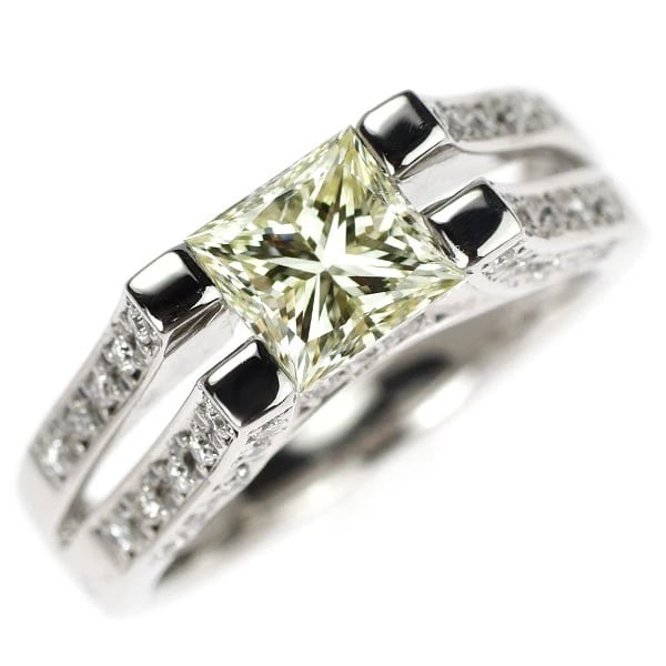 PT900 PRINCESS CUT DIAMOND RING: Pt900 princess cut diamond ring Brand: None Type: Ring Material: Metal Purity None Metal Pt900 Main Stone/Creation Natural Color: None Size: 6 US Accessories: None Accessories Notice: When