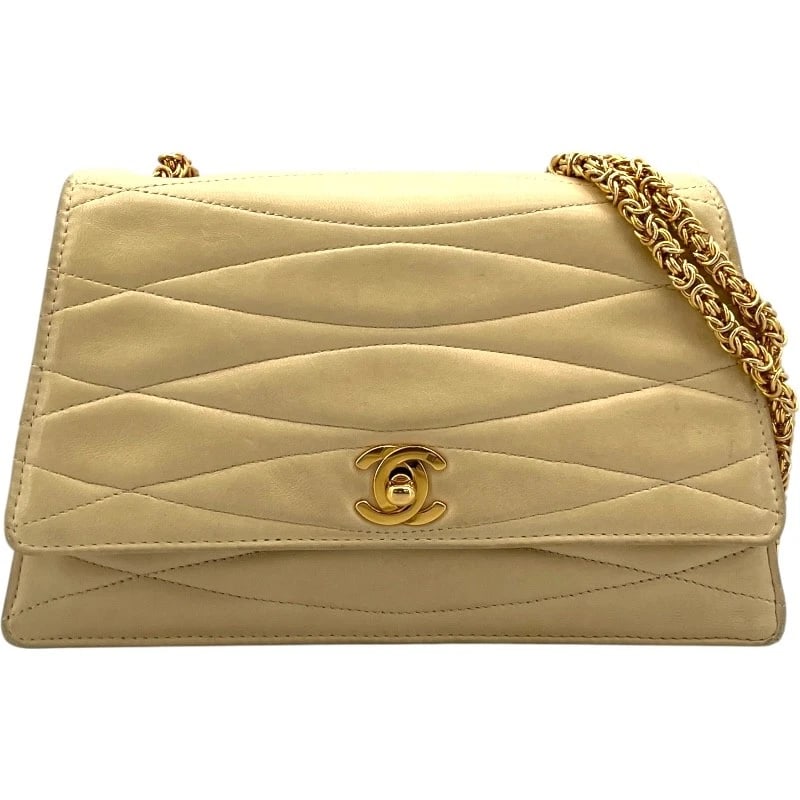 CHANEL CHAIN POCHETTE SHOULDER BAG: CHANEL Chain pochette Shoulder Bag Brand: CHANEL Type: Shoulder Bag Material: lambskin Color: Beige GDHardware Size: W8.1 x H5.1x D1.0inch Shoulder:43.3inch Accessories: None Accessories