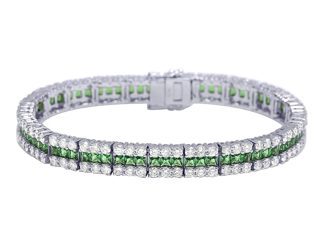 GREEN SAPPHIRES REAL DIAMOND TENNIS BRACELET 14K WHITE GOLD: Green Sapphires Real Diamond Tennis Bracelet 14K white Gold Brand: Jewelry Hiphop Type: Necklace Material: 14k White Gold Main Stone/Creation Natural Color: White Gold Size: Dimension 7MM 6.5"