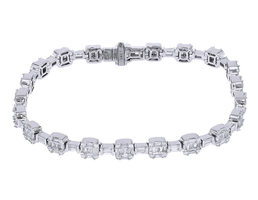 LADIES REAL BAGUETTE SQUARE DIAMOND BRACELET 14K WHITE GOLD: Ladies Real Baguette Square Diamond Bracelet 14K White Gold Brand: None Type: Bracelet Material: 14k White Gold Main Stone/Creation Natural Color: White Gold Size: Length (inches) L 8.5" x W