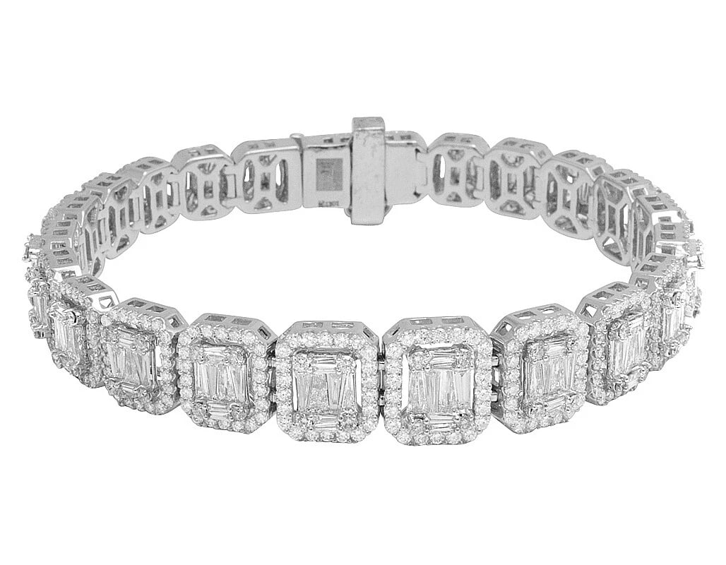WHITE GOLD GRADUATING REAL DIAMOND BAGUETTE HALO BRACELET: White Gold Graduating Real Diamond Baguette Halo Bracelet Brand: None Type: Bracelets Material: 10k White Gold Main Stone/Creation Natural Color: White Gold Size: Length 8.25 in Dimension 13.5MM