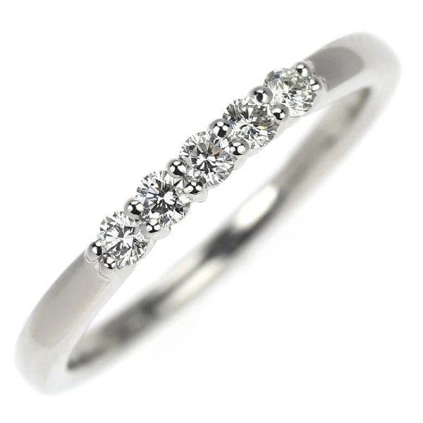 ROYAL ASSCHER PT900 DIAMOND RING: Royal Asscher Pt900 diamond ring Brand: Royal Asher Type: Ring Material: Metal Purity 900 Metal Platinum Main Stone/Creation Natural Color: White Gold Size: 5.5 - 5.75 US Accessories: None