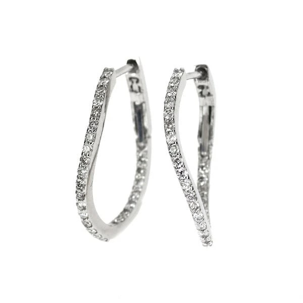 PT900 DIAMOND HOOP EARRING: Pt900 diamond hoop earring Brand: None Type: piercing Material: Pt900 Color: Pt Size: Length/Width/Diameter19.4 Width/Thickness1.6 Accessories: None Accessories Notice: When purchasing