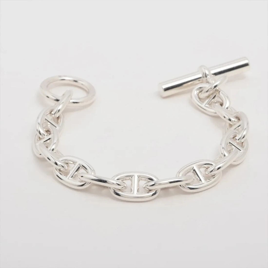 HERMES CHAINE D'ANCRE MM BRACELET: Hermes Chaine d'Ancre MM Bracelet Brand: Hermes Type/Style: Bracelet Material: 925, Color: Silver Size: Bracelet length:14 Accessories: None Accessories Notice: When purchasing pre-owned