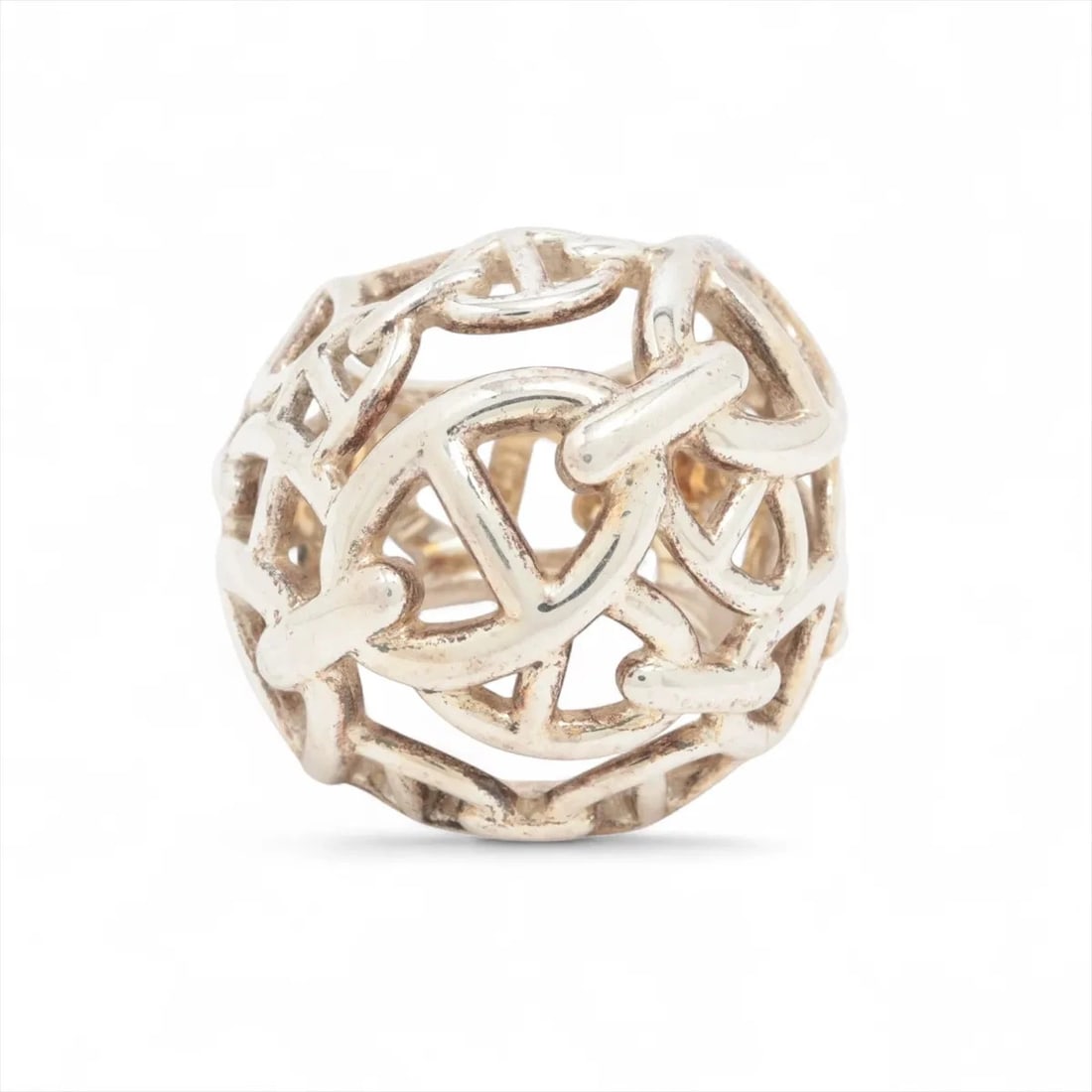 HERMES CHAINE D'ANCRE ENCHAINEE TGM RING: Hermes Chaine d'Ancre Enchainee TGM Ring Brand: Hermes Type/Style: Ring Material: 925, Color: Silver Size: 4 US Accessories: None Accessories Notice: When purchasing pre-owned goods, please