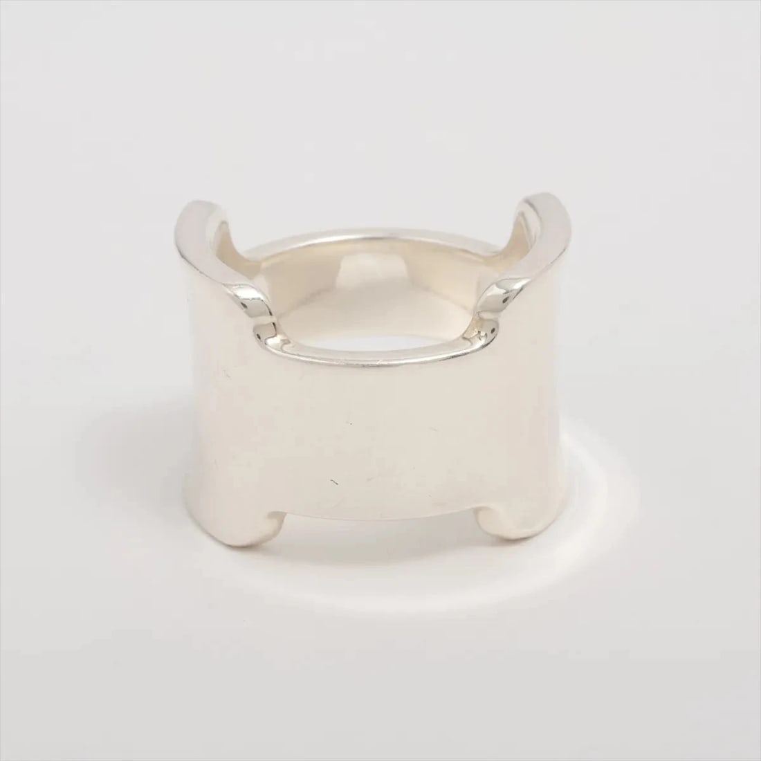 HERMES AMAZON RING 925 SILVER: Hermes Amazon Ring 925 Silver Brand: Hermes Type/Style: Ring Material: 925, Color: Silver Size: 7.75 - 8 US Accessories: None Accessories Notice: When purchasing pre-owned goods, please refer