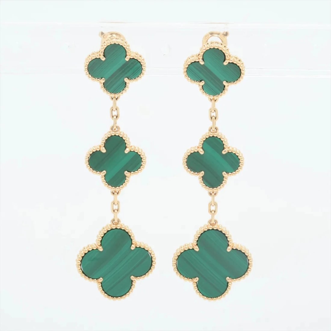 VAN CLEEF & ARPELS MAGIC ALHAMBRA MALACHITE PIERCING JEWELRY: Van Cleef & Arpels Magic Alhambra Malachite Piercing jewelry Brand: Van Cleef & Arpels Type/Style: Piercing jewelry Material: None, Color: Not Specified Size: Height:6.7Length:2 Accessories: