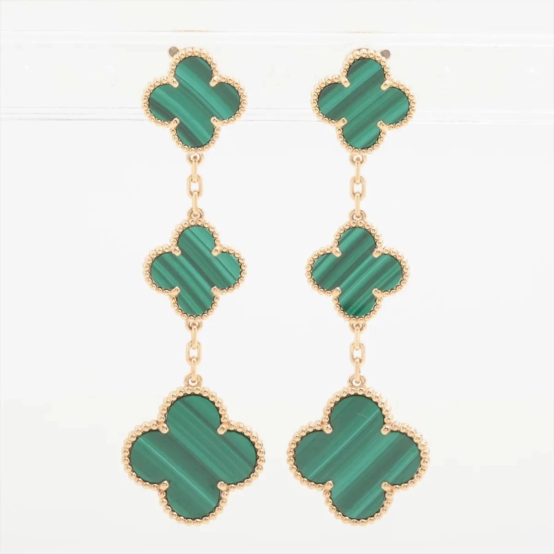 VAN CLEEF & ARPELS MAGIC ALHAMBRA MALACHITE PIERCING JEWELRY: Van Cleef & Arpels Magic Alhambra Malachite Piercing jewelry Brand: Van Cleef & Arpels Type/Style: Piercing jewelry Material: None, Color: Not Specified Size: Height:6.9Length:2.1 