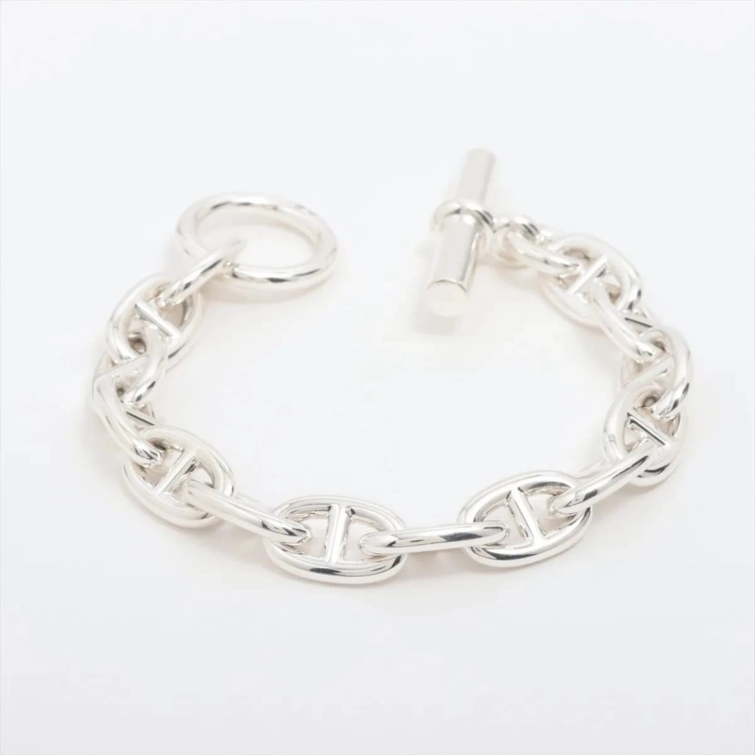 HERMES CHAINE D'ANCRE MM BRACELET: Hermes Chaine d'Ancre MM Bracelet Brand: Hermes Type/Style: Bracelet Material: 925, Color: Silver Size: Bracelet length:15 Accessories: None Accessories Notice: When purchasing pre-owned