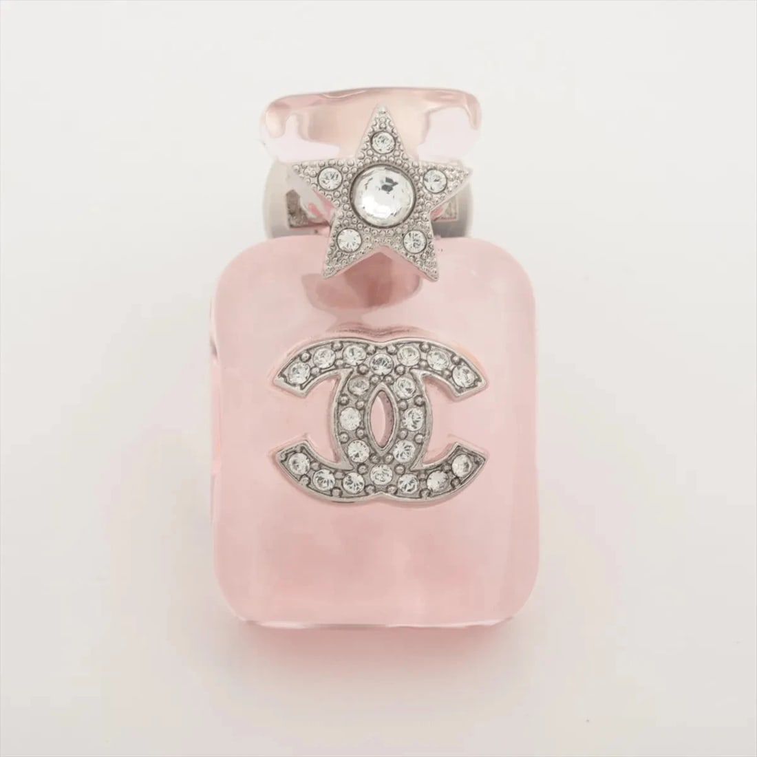 CHANEL PERFUME BOTTLES PIN BADGE METAL X RESIN: Chanel Perfume bottles Pin badge Metal x resin Brand: Chanel Type/Style: Brooch Material: Metal x resin x rhinestone, Color: pink x silver Size: None Accessories: None Accessories Notice: