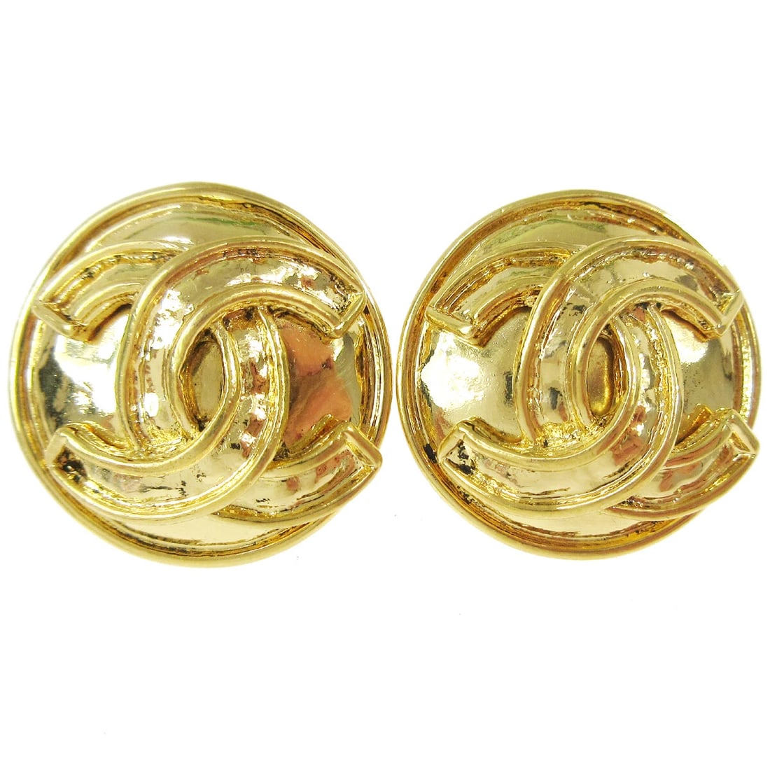 CHANEL BUTTON EARRINGS CLIP-ON GOLD: Chanel Button Earrings Clip-On Gold Brand: Chanel Type/Style: Earrings Material: Gold-tone, Color: Gold Size: Diameter : 2.4 cm Accessories: None Accessories Notice: When purchasing pre-owned
