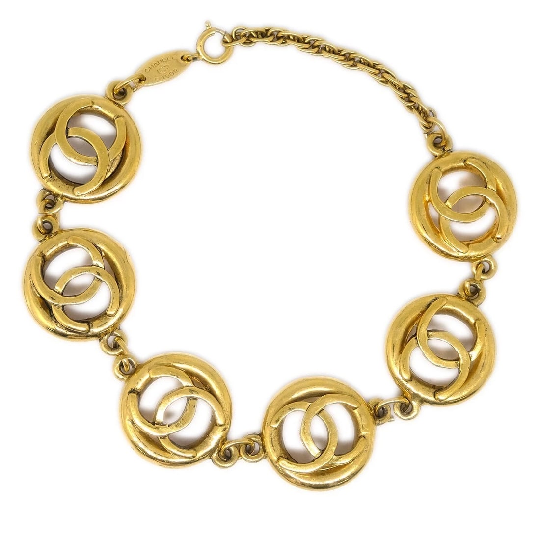 CHANEL CC BRACELET GOLD: Chanel CC Bracelet Gold Brand: Chanel Type/Style: Bracelet Material: Gold Plated, Color: Gold Size: Inner circumference : 22.0 cm Medallion : Diameter 2.0 cm Accessories: None Accessories