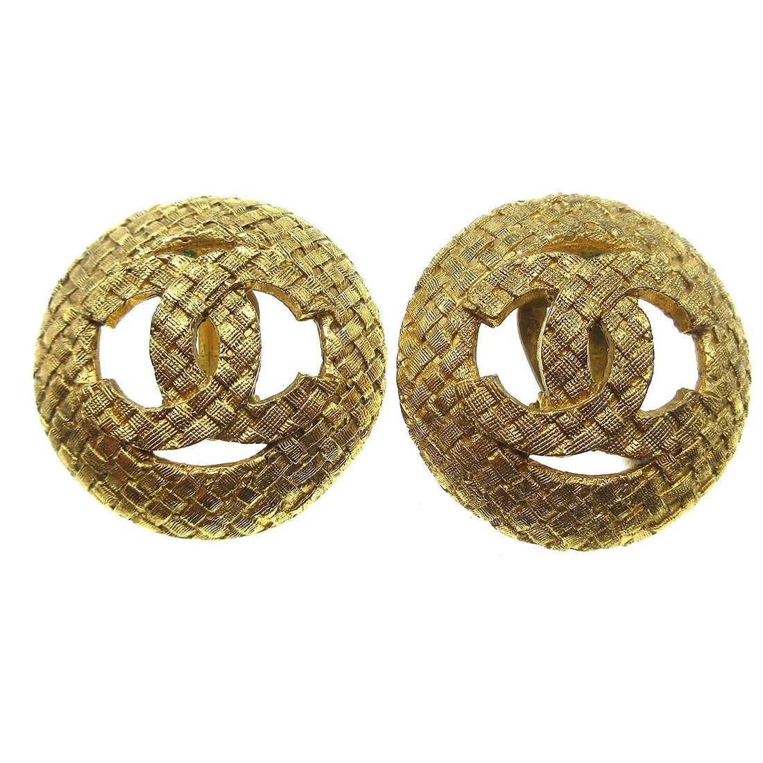 CHANEL BUTTON EARRINGS GOLD CLIP-ON: Chanel Button Earrings Gold Clip-On Brand: CHANEL Type/Style: Earrings Material: Gold-plated, Color: Gold Size: Diameter : 3.4 cm Accessories: None Accessories Notice: When purchasing pre-