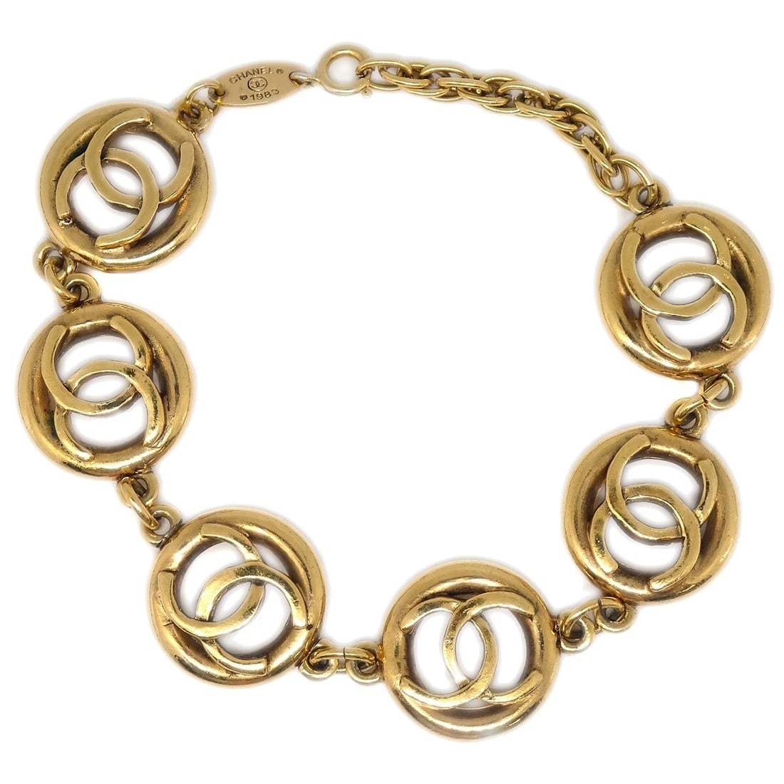 CHANEL CC BRACELET GOLD: Chanel CC Bracelet Gold Brand: Chanel Type/Style: Bracelet Material: Gold Plated, Color: Gold Size: Inner circumference : 22.0 cm Medallion : Diameter 2.0 cm Accessories: None Accessories