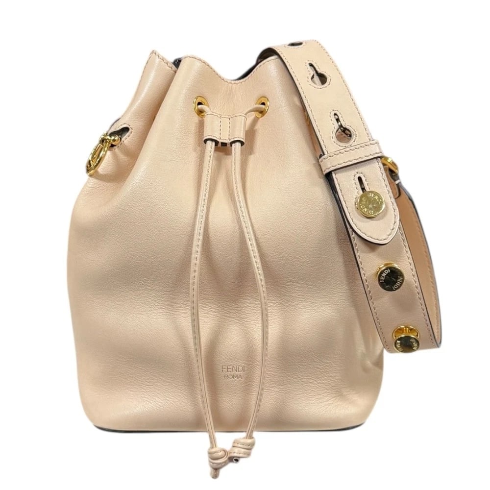 FENDI SHOULDER BAG CROSS BODY LEATHER MONTREZOR: FENDI Shoulder Bag Cross Body leather Montrezor Brand: FENDI Type: Shoulder Bag Material/Exterior Material: leather Color/Exterior Color: beige Size: W6.5 x H9.3 x D5.9inch Shoulder:0.0inch 