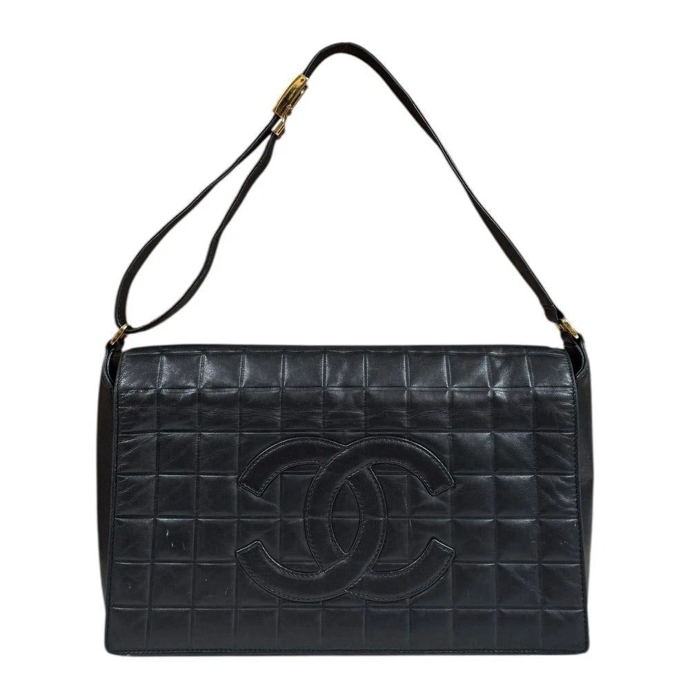 CHANEL SHOULDER BAG LAMBSKIN CHOCOLATE BAR: CHANEL Shoulder Bag lambskin Chocolate bar Brand: CHANEL Type: Shoulder Bag Material/Exterior Material: lambskin Color/Exterior Color: black Size: W11.6 x H7.3 x D2.6inch Shoulder:0.0inch 