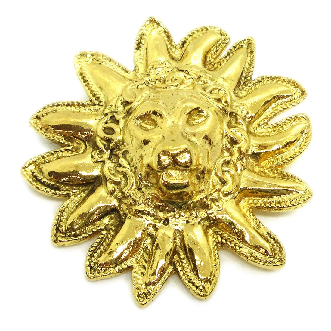 CHANEL LION BROOCH PIN GOLD: Chanel Lion Brooch Pin Gold Brand: Chanel Type/Style: Brooch Material: Gold-tone, Color: Gold Size: W 5.0 x H 5.2 cm Accessories: None Accessories Notice: When purchasing pre-owned goods,