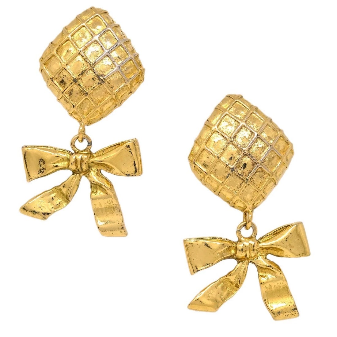 CHANEL GOLD BOW RHOMBUS EARRINGS CLIP-ON: Chanel Gold Bow Rhombus Earrings Clip-On Brand: CHANEL Type/Style: Earrings Material: Gold plated, Color: Gold Size: W 2.6 x H 4.6 cm Accessories: None Accessories Notice: When purchasing