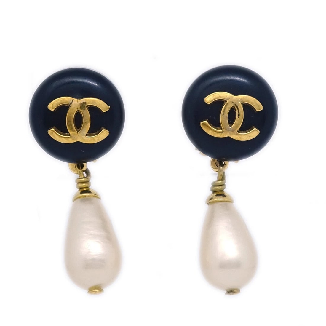 CHANEL ARTIFICIAL PEARL DANGLE EARRINGS CLIP-ON: Chanel Artificial Pearl Dangle Earrings Clip-On Brand: CHANEL Type/Style: Earrings Material: Gold plated, Color: Black Size: W 1.3 x H 3.5 cm Accessories: None Accessories Notice: When pur