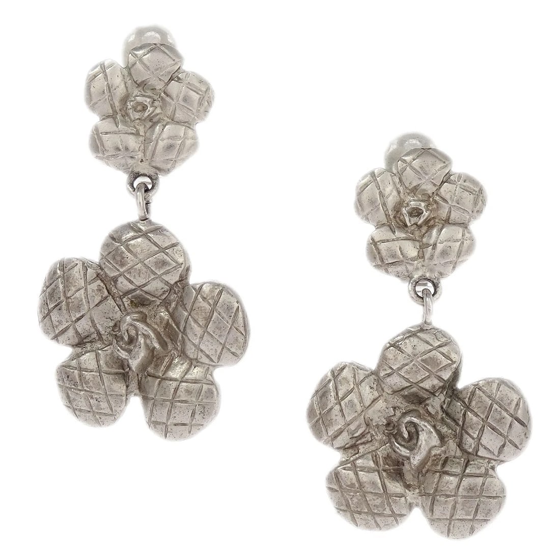 CHANEL FLOWER DANGLE EARRINGS CLIP-ON SILVER: Chanel Flower Dangle Earrings Clip-On Silver Brand: Chanel Type/Style: Earrings Material: Silver Plated, Color: Silver Size: W 2.3 x H 4.1 cm Accessories: None Accessories Notice: When pur