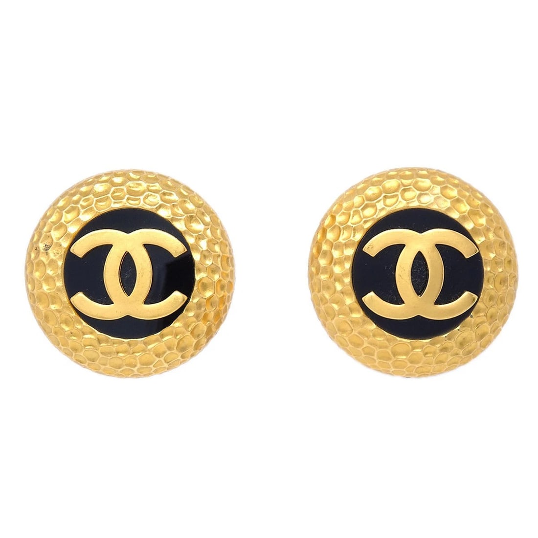 CHANEL BUTTON CLIP-ON EARRINGS GOLD BLACK: Chanel Button Clip-On Earrings Gold Black Brand: Chanel Type/Style: Earrings Material: Gold Plated, Color: Gold, Black Size: Diameter : 5.0 cm Accessories: None Accessories Notice: When