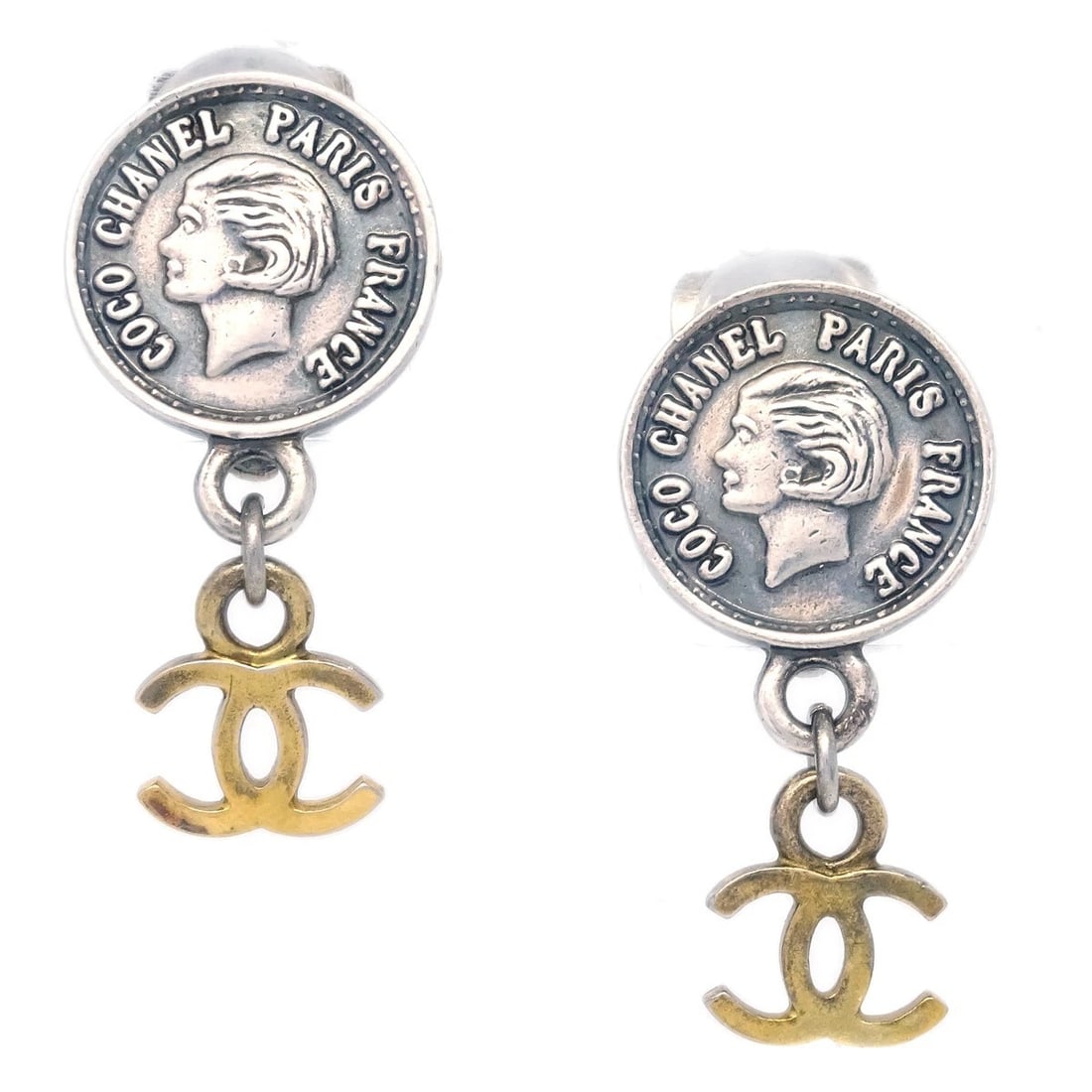 CHANEL SILVER DANGLE EARRINGS CLIP-ON: Chanel Silver Dangle Earrings Clip-On Brand: CHANEL Type/Style: Earrings Material: Silver plated, Gold plated, Color: Silver, Gold Size: W 1.3 x H 2.7 cm Accessories: None Accessories Noti