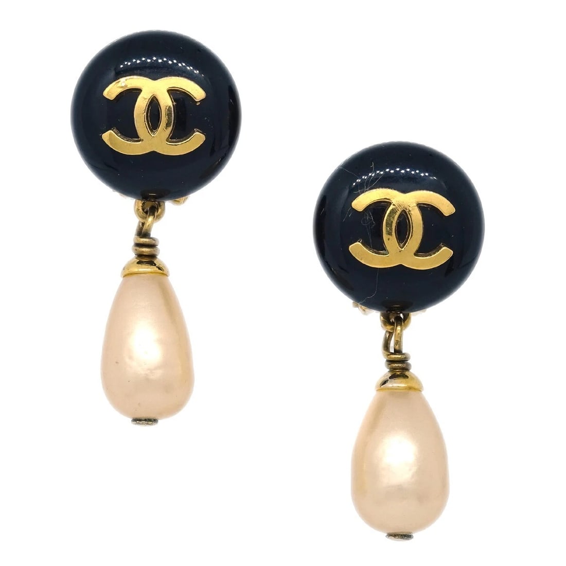 CHANEL ARTIFICIAL PEARL DANGLE EARRINGS CLIP-ON GOLD: Chanel Artificial Pearl Dangle Earrings Clip-On Gold Brand: CHANEL Type/Style: Earrings Material: Gold-plated, Color: Gold, Black, White Size: W 1.4 x H 3.5 cm Accessories: None Accessories