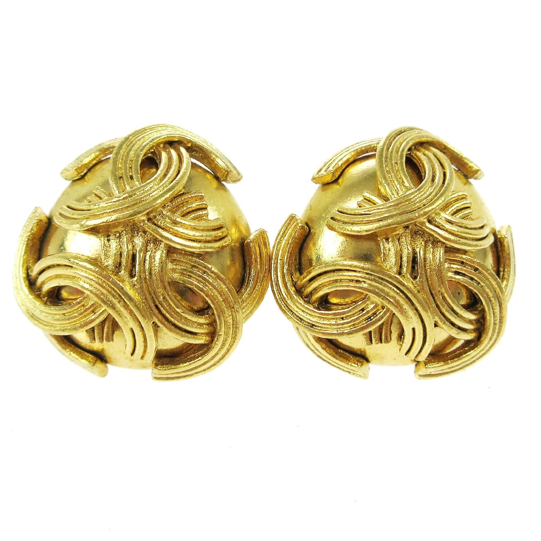 CHANEL TRIPLE CC EARRINGS CLIP-ON GOLD: Chanel Triple CC Earrings Clip-On Gold Brand: Chanel Type/Style: Earrings Material: Gold-tone, Color: Gold Size: W 2.5 x H 2.5 cm Accessories: None Accessories Notice: When purchasing