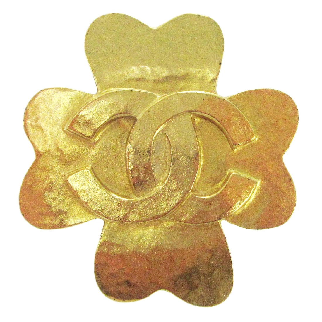 CHANEL CLOVER BROOCH PIN GOLD: Chanel Clover Brooch Pin Gold Brand: Chanel Type/Style: Brooch Material: Gold-tone, Color: Gold Size: W 4.3 x H 4.6 cm Accessories: None Accessories Notice: When purchasing pre-owned goods,