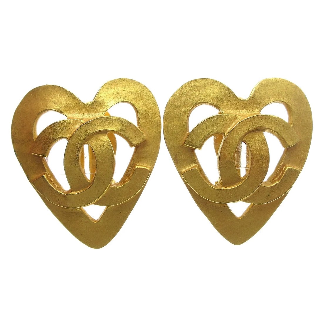 CHANEL HEART EARRINGS CLIP-ON GOLD: Chanel Heart Earrings Clip-On Gold Brand: CHANEL Type/Style: Earrings Material: Gold-plated, Color: Gold Size: W 3.0 x H 3.5 cm Accessories: None Accessories Notice: When purchasing pre-owned