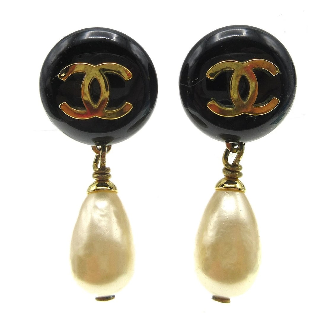 CHANEL ARTIFICIAL PEARL DANGLE EARRINGS CLIP-ON BLACK: Chanel Artificial Pearl Dangle Earrings Clip-On Black Brand: CHANEL Type/Style: Earrings Material: Gold-plated, Color: Gold, Black, White Size: W 1.3 x H 3.5 cm Accessories: None Accessories