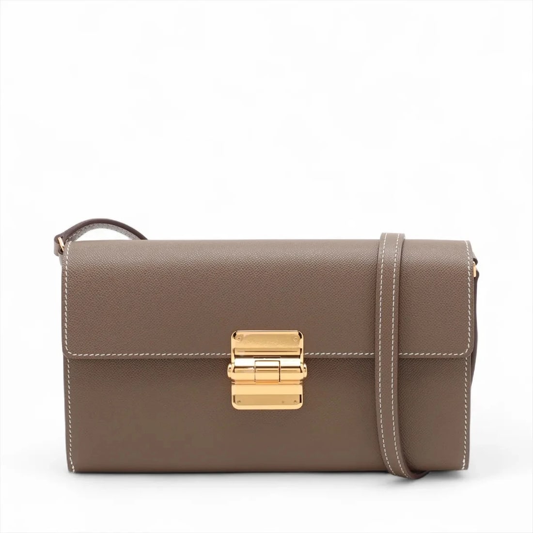 Hermes CHANIÈRES TOGO VEAU MADAME ETOUPE GOLD: Hermes Chanières Togo Veau Madame Etoupe Gold Brand: Hermes Type: Shoulder bag Material: Veau Madame Color: Etoupe Size: Height:4.7inch Length:8.1inch Depth:1.4inch Shoulder height:10.4inch Acce