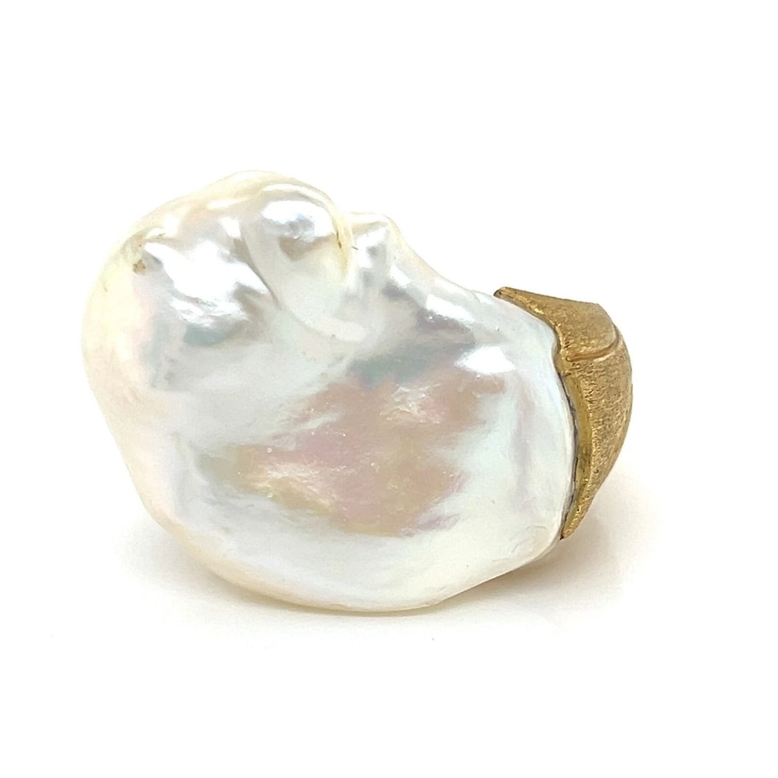 YVEL SATIN SEA BAROQUE FRESHWATER PEARL RING: Yvel Satin Sea Baroque Freshwater Pearl Ring Brand: Yvel Type: Ring Material: 18k Yellow Gold Color: Yellow Size: 6 US Accessories: None Accessories Notice: When purchasing pre-owned goods,
