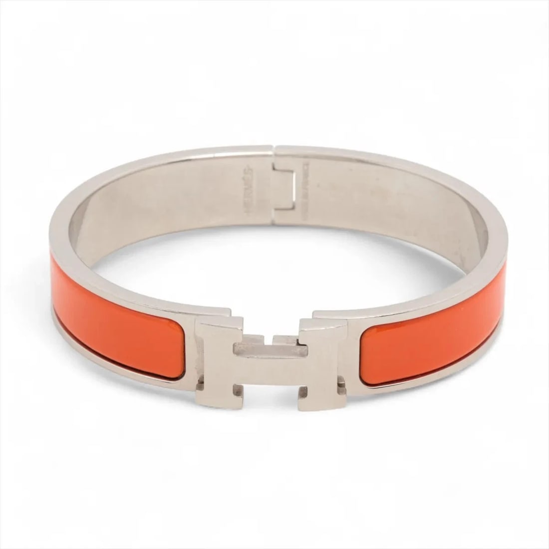 HERMÈS CLICK H FAN BANGLE GP SILVER X ORANGE: Hermès Click H fan Bangle GP Silver x orange Brand: Hermès Type: Bracelet Material: GP Color: Silver x orange Size: Bracelet length:15 Accessories: None Accessories Notice: When purchasing