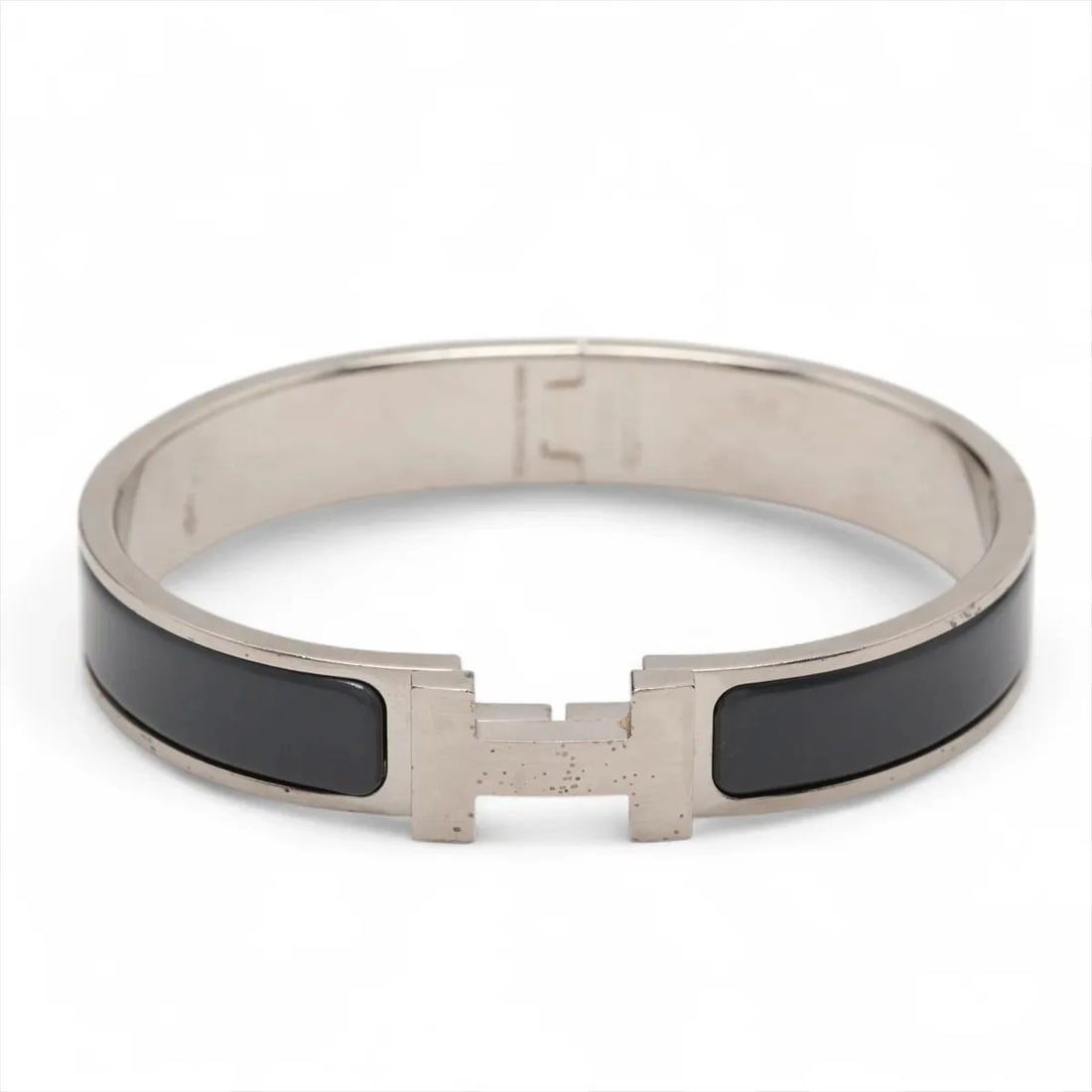 HERMÈS CLICK HH FANS BANGLE GP SILVER: Hermès click HH fans Bangle GP Silver Brand: Hermès Type: Bracelet Material: GP Color: Silver Size: Bracelet length:18 Accessories: None Accessories Notice: When purchasing pre-owned goods