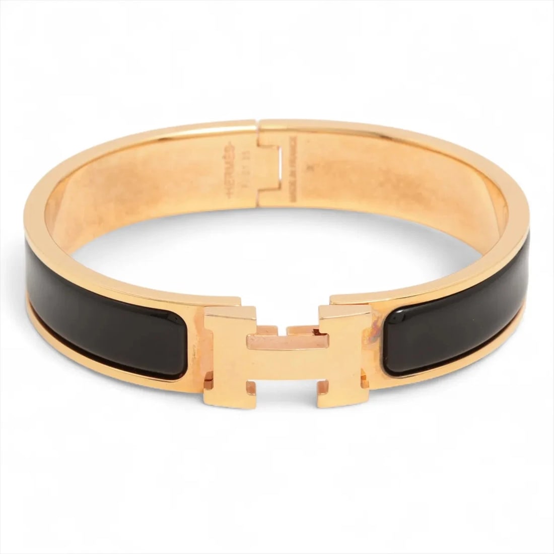 HERMÈS H BANGLE CLIC CLAC PM BRACELET GP×ENAMEL BLACK×GOLD: Hermès H Bangle Clic Clac PM Bracelet GP×Enamel Black×Gold Brand: Hermès Type: Bracelet Material: GP×Enamel Color: Black×Gold Size: Bracelet length:15.5 Accessories: None Accessories Notic