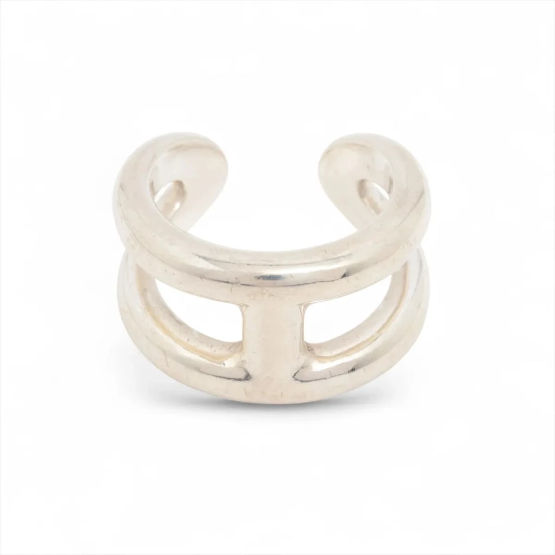 HERMÈS OSMOZ PM RING 925 SILVER: Hermès Osmoz PM Ring 925 Silver Brand: Hermès Type: Ring Material: 925 Color: Silver Size: 7.5 US Accessories: None Accessories Notice: When purchasing pre-owned goods, please refer to the